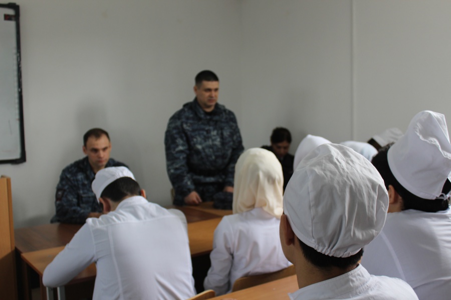 28 марта 2018 г. в Медицинском колледже г. Хасавюрт сотрудники мобильной бригады полиции провели лекцию по правовому информированию студентов.