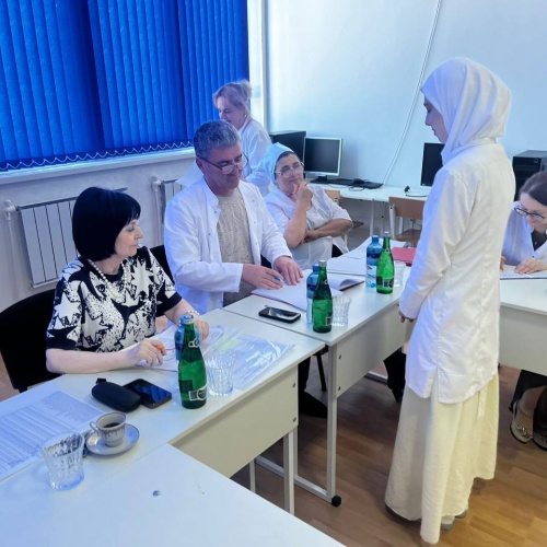 Их первый шаг в большую медицину